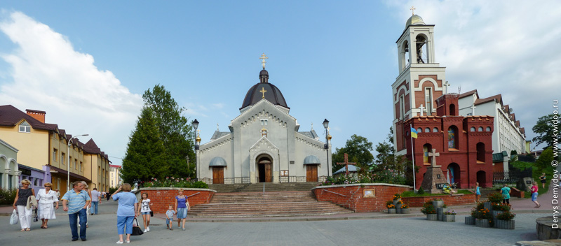Панорама собора святого Николая в Трускавце