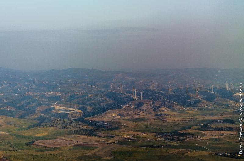 Ветроэлектростанции Кипра выглядят впечатляюще на фоне ландшафта