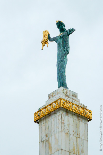 Статуя Медеи на площади Европы в Батуми
