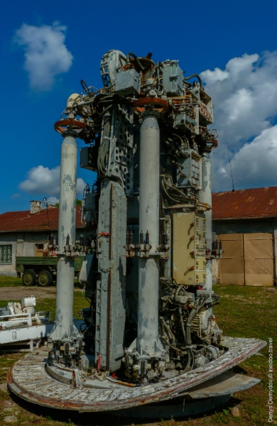 Старый, ржавый корабельный ЗРК ОСА-М (SA-N-4 Gecko) стоит в качестве экспоната под открытым небом. 