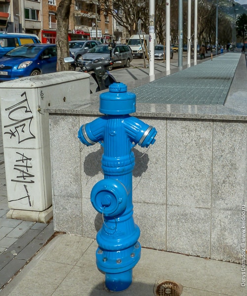 The fire hydrant in Mostar is painted blue