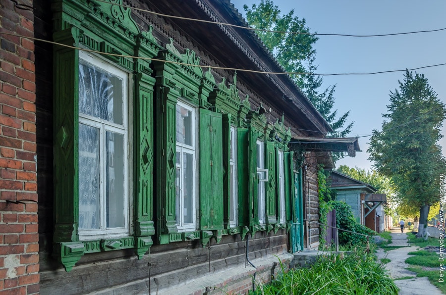 Старый дом с резными ставнями почти в центре Гомеля