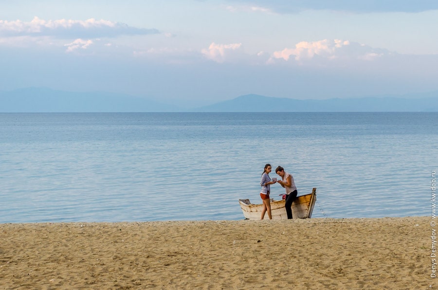 オフリド湖畔のアルバニアの少女たち