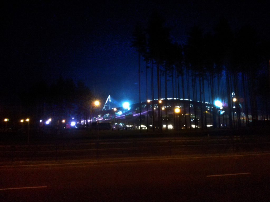 Борисов Арена ночью смотрится весьма эффектно