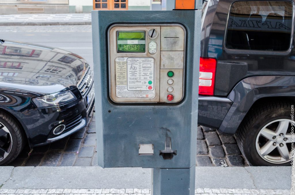 Один из множества паркоматов в Праге