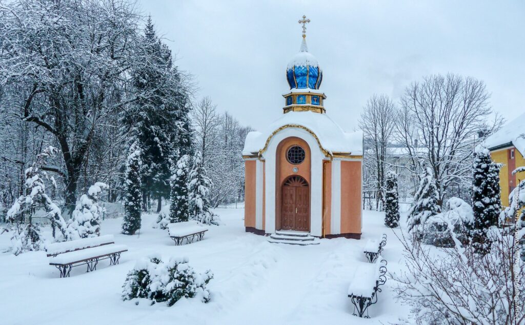 Часовня в Моршине зимой