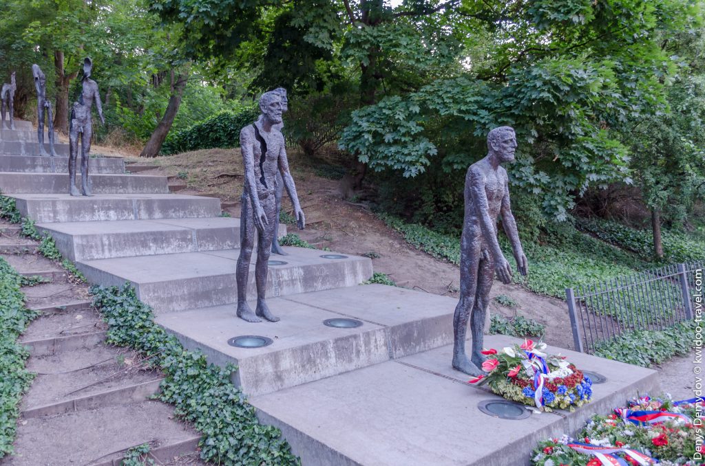 Памятник жертвам коммунизма в Праге