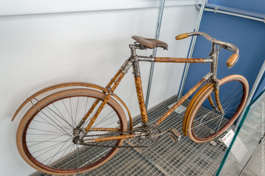 Бамбуковый велосипед. Явно творение востока, скорее всего — японцев.