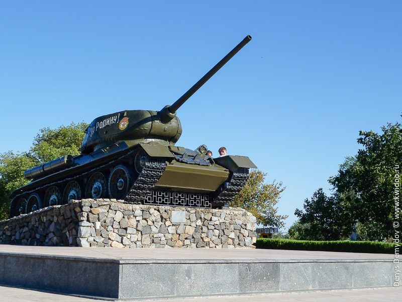 Танк Т-34 в Тирасполе. возле Мемориала Славы.