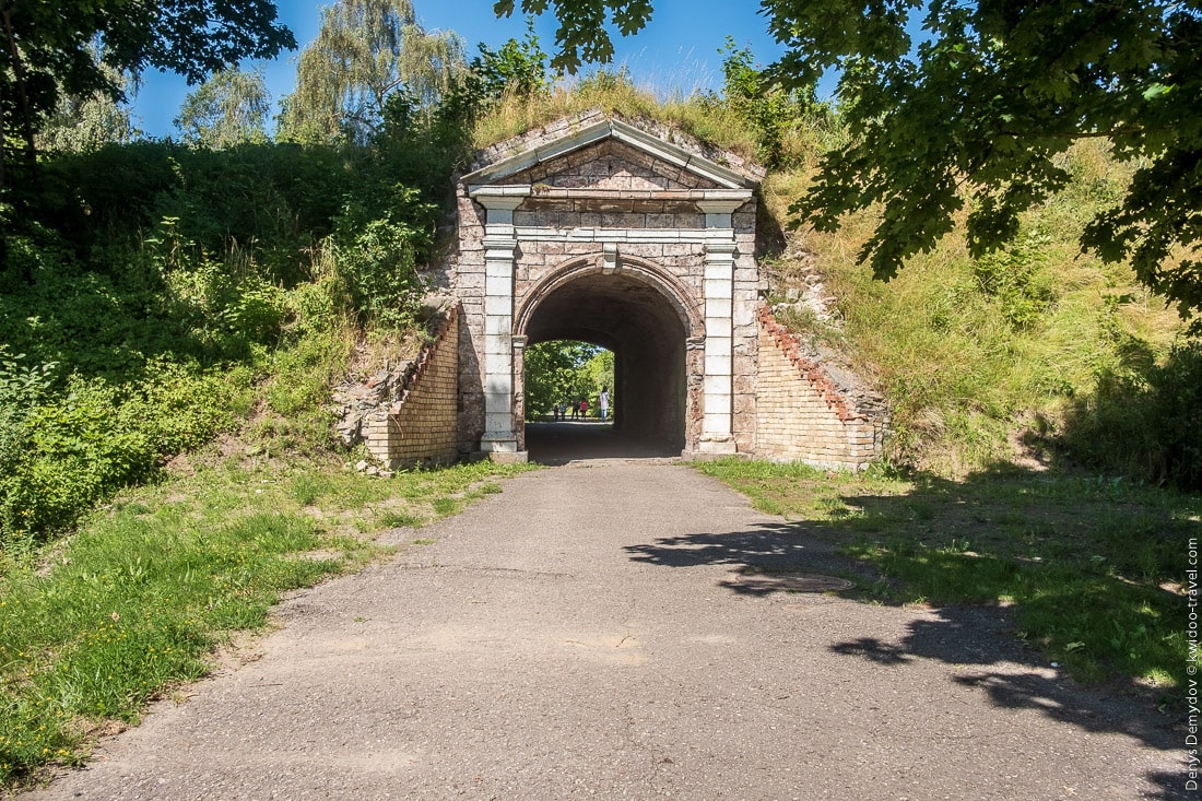 Daugavgrīva Fortress entrance gate and its current state.