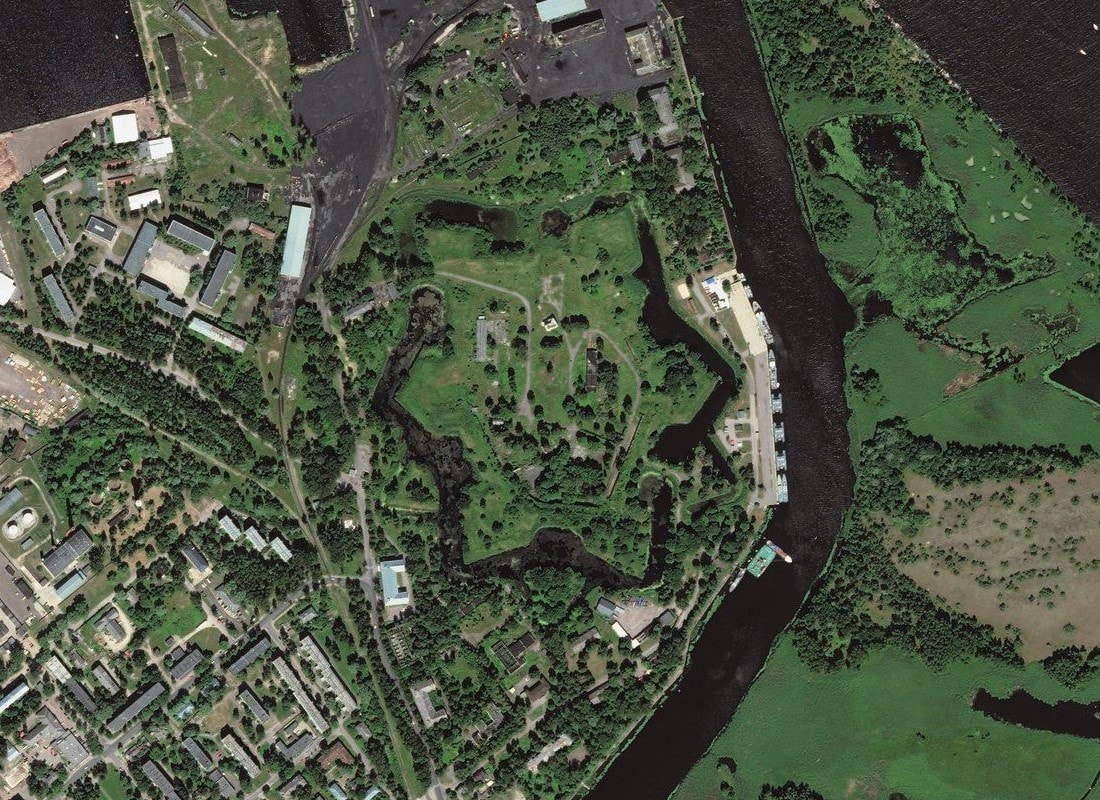 Satellite view of Daugavgrīva fortress, which allows to catch its polygonal shape