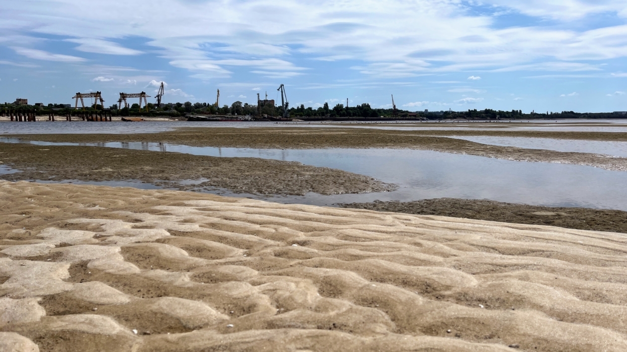 Vista della riva sinistra del fiume Dnieper dall'isola di Khortytsya